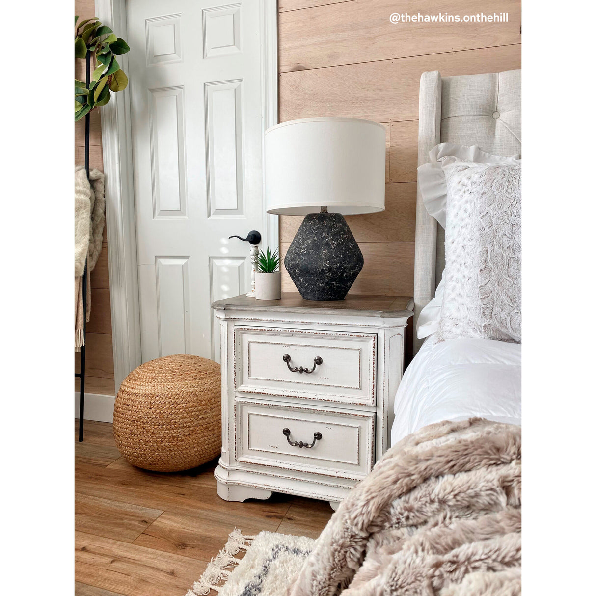 Magnolia Manor Nightstand - 2447655_LIBF_LF3_RM