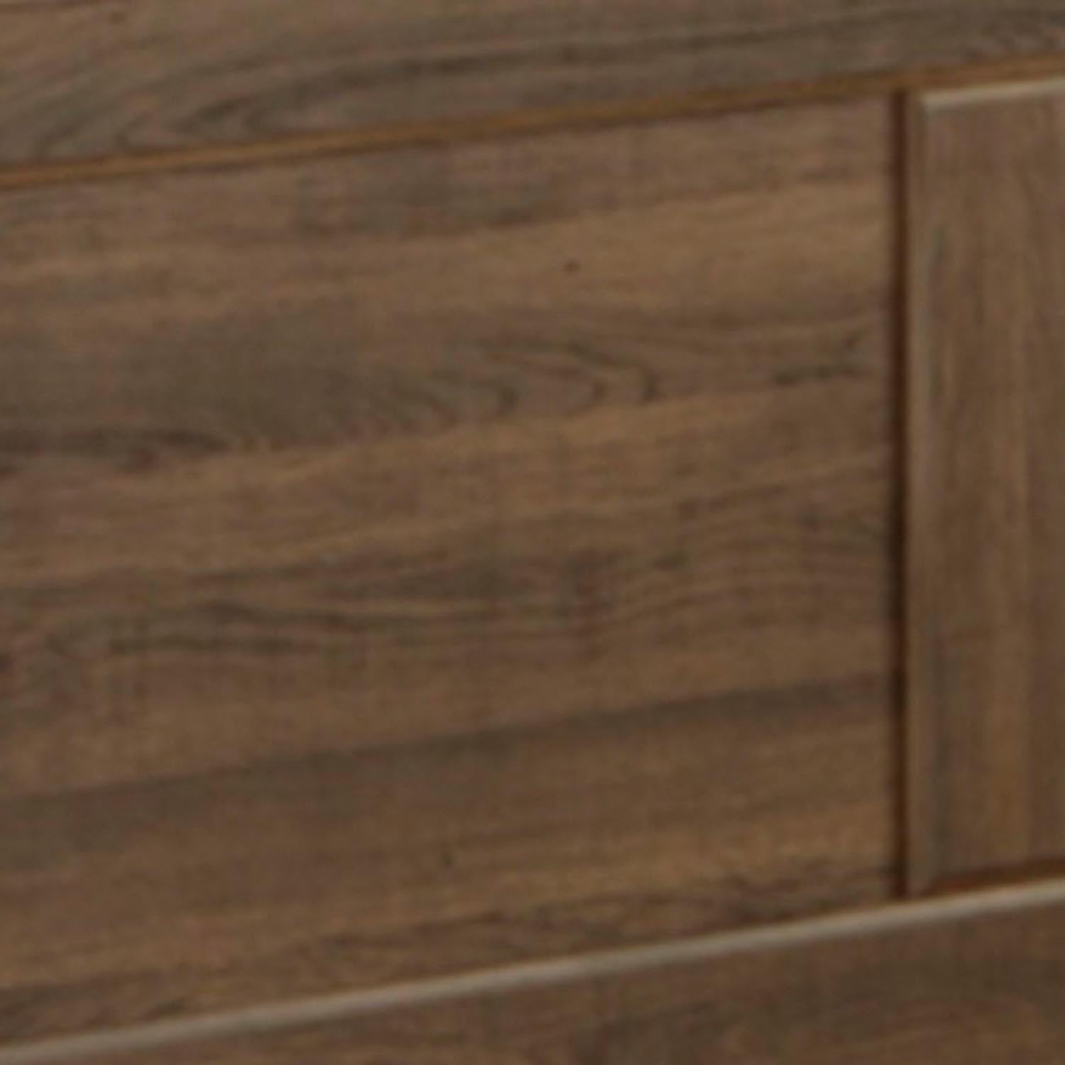 Swatch of the Juararo Dark Brown King Poster Bed