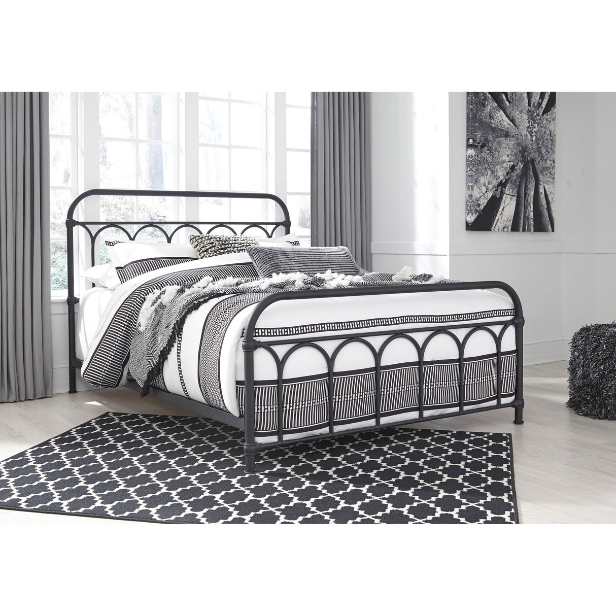 Nashburg Metal Bed