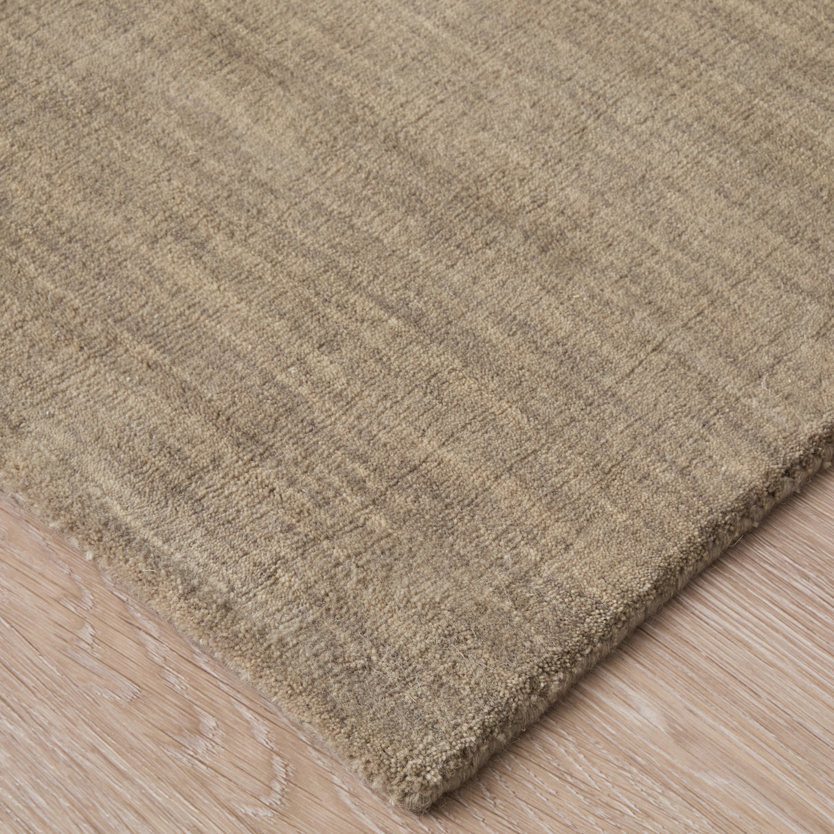 Front left view of Luna Light Gray 5x8 Rug