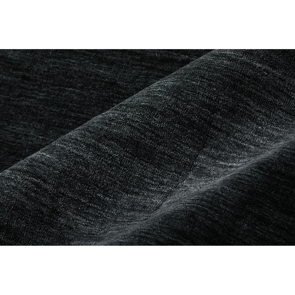 Detail image of Luna Black 9x13 Rug with overlay of product dimensions