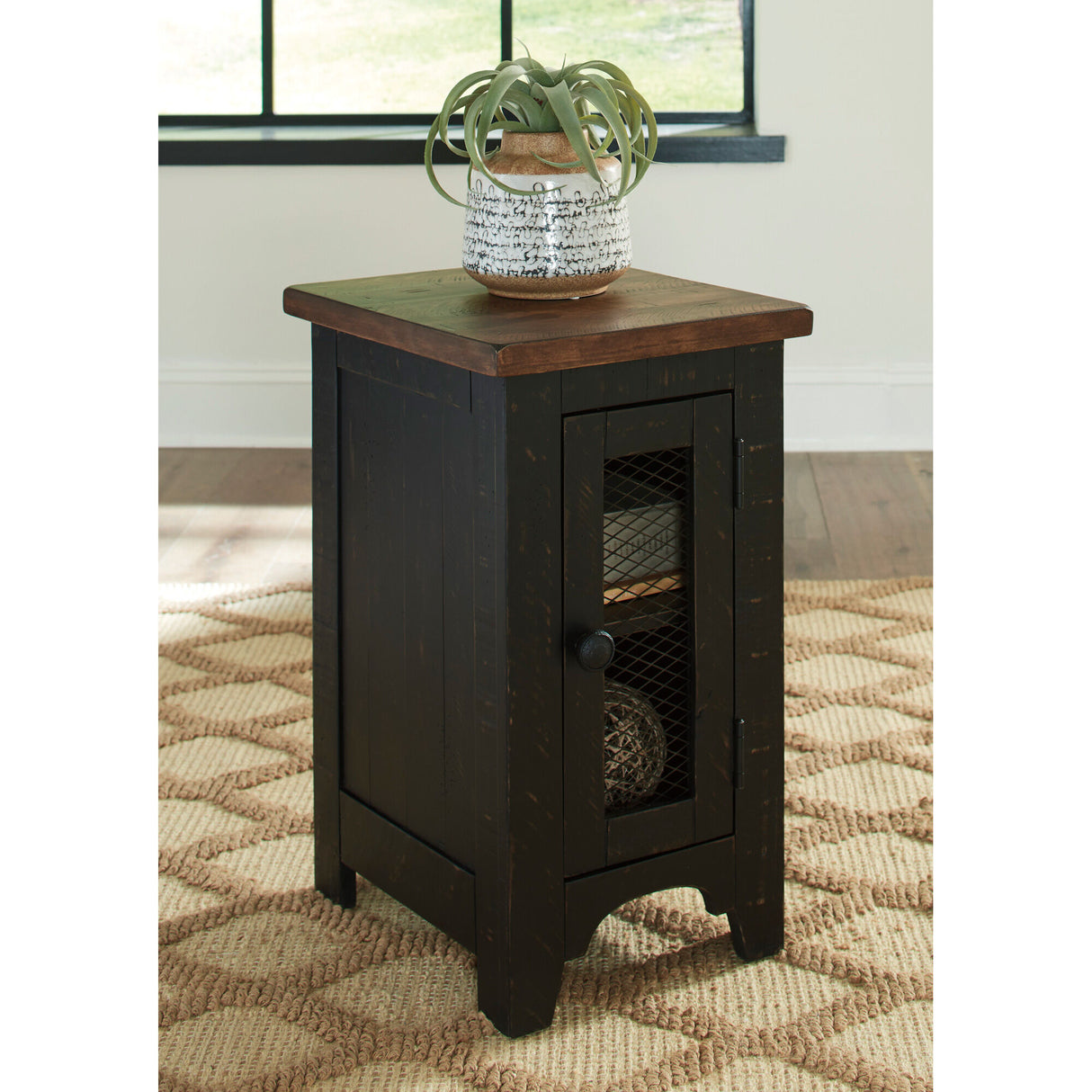 Valebeck Chairside Table - QK1026439_ASHL_LF1_RM