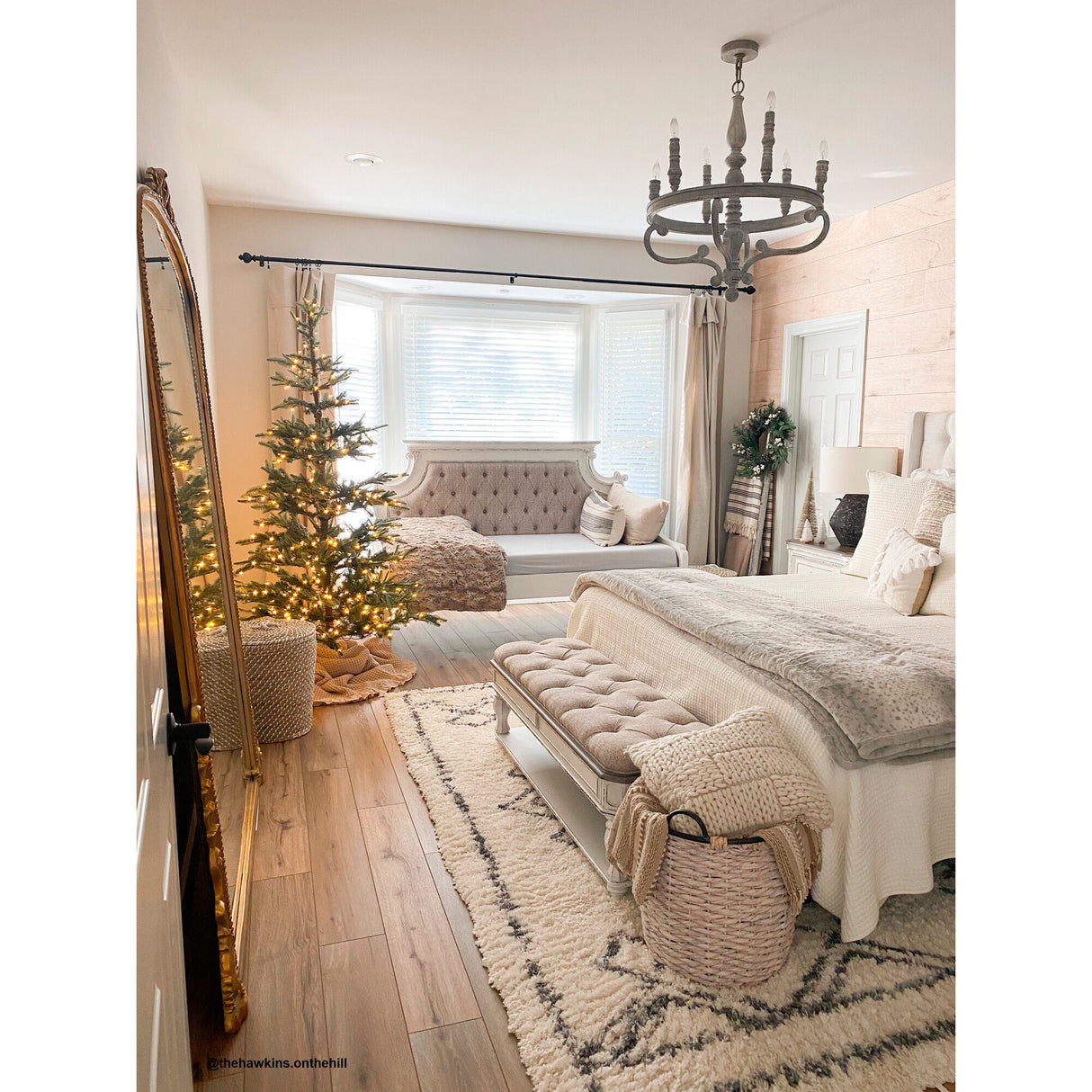 Magnolia Manor Daybed - QK1033241_LIBF_LF4_RM