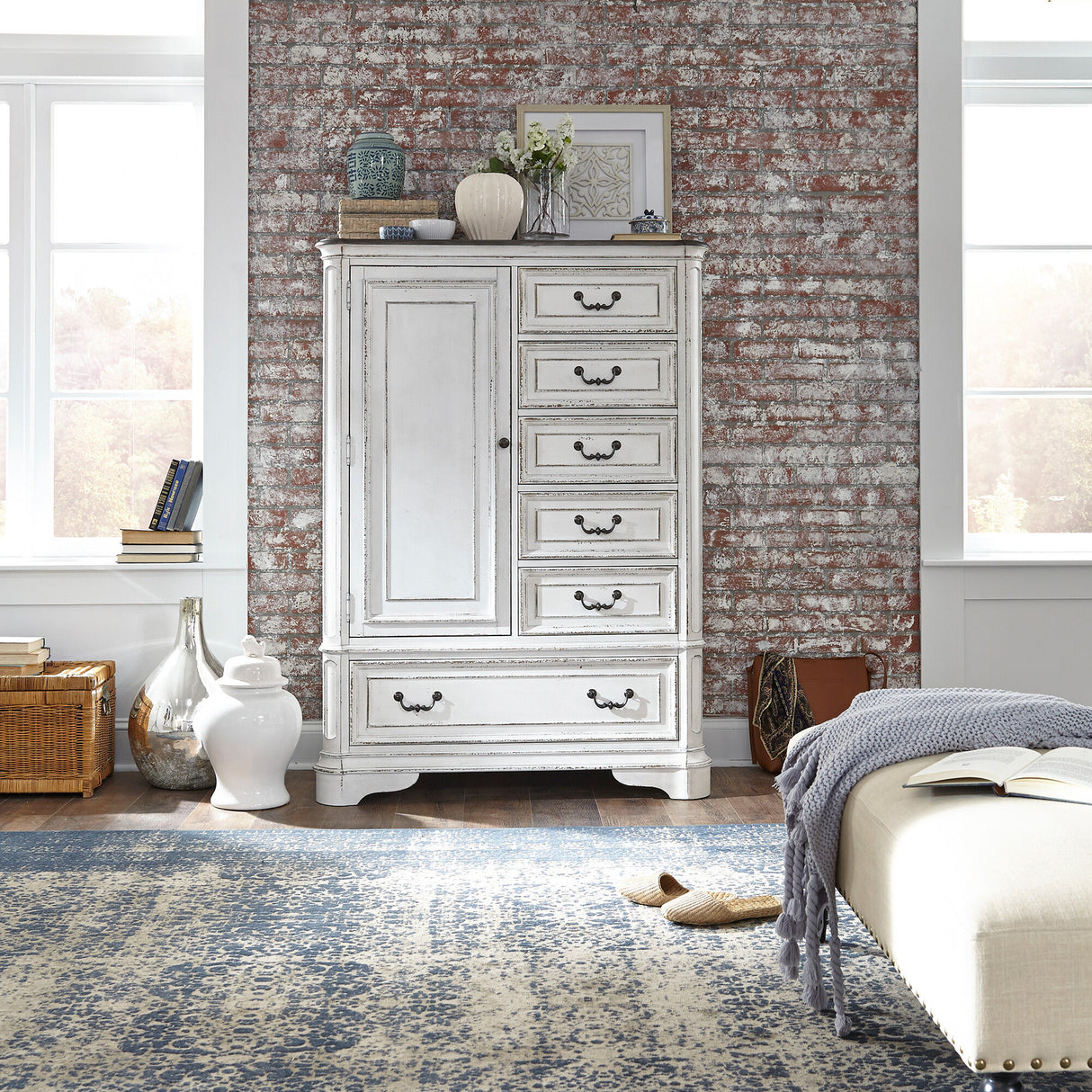 Magnolia Manor Master Chest - QK1033281_LIBF_LF1_RM