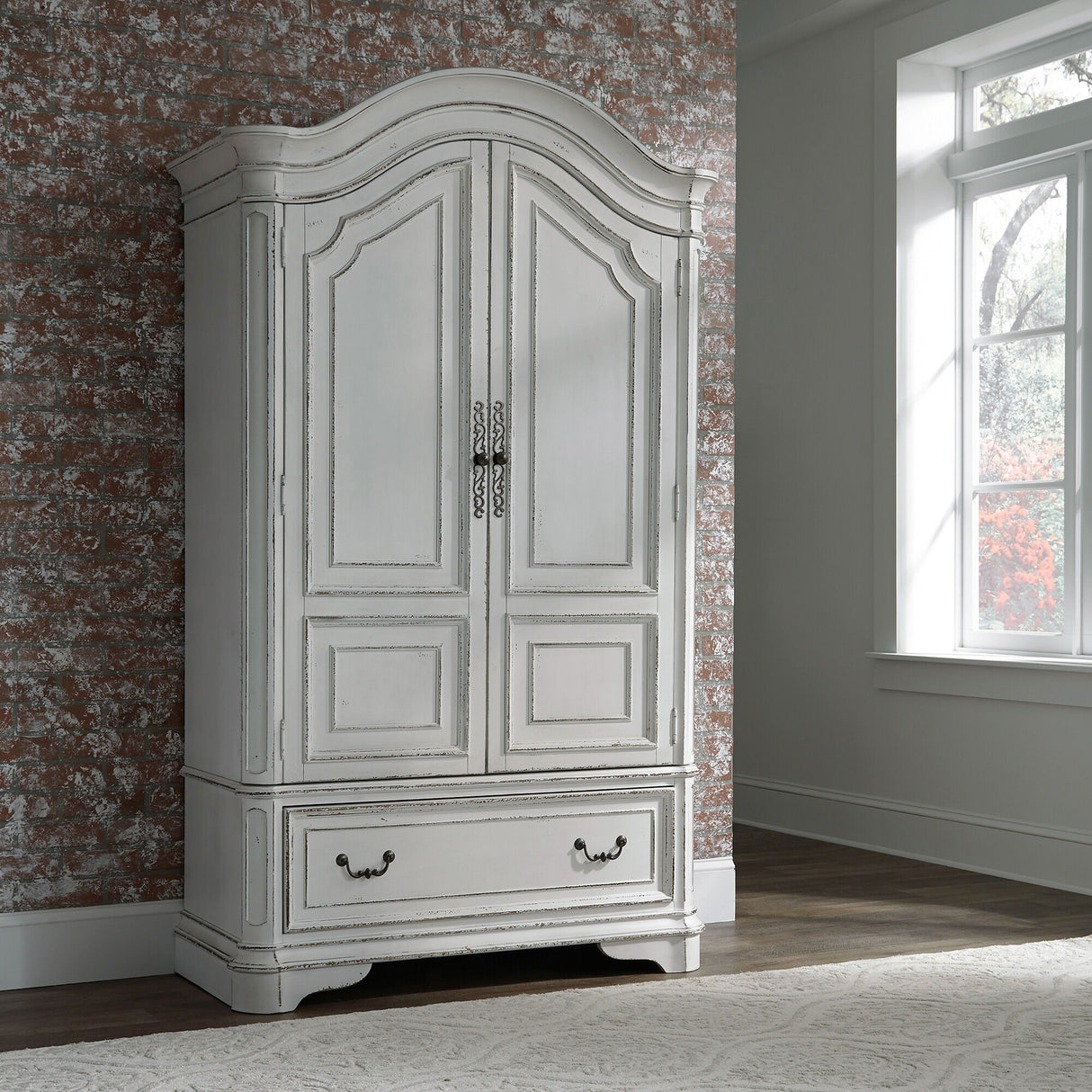 Magnolia Manor Armoire - QK1033282_LIBF_LF1_RM