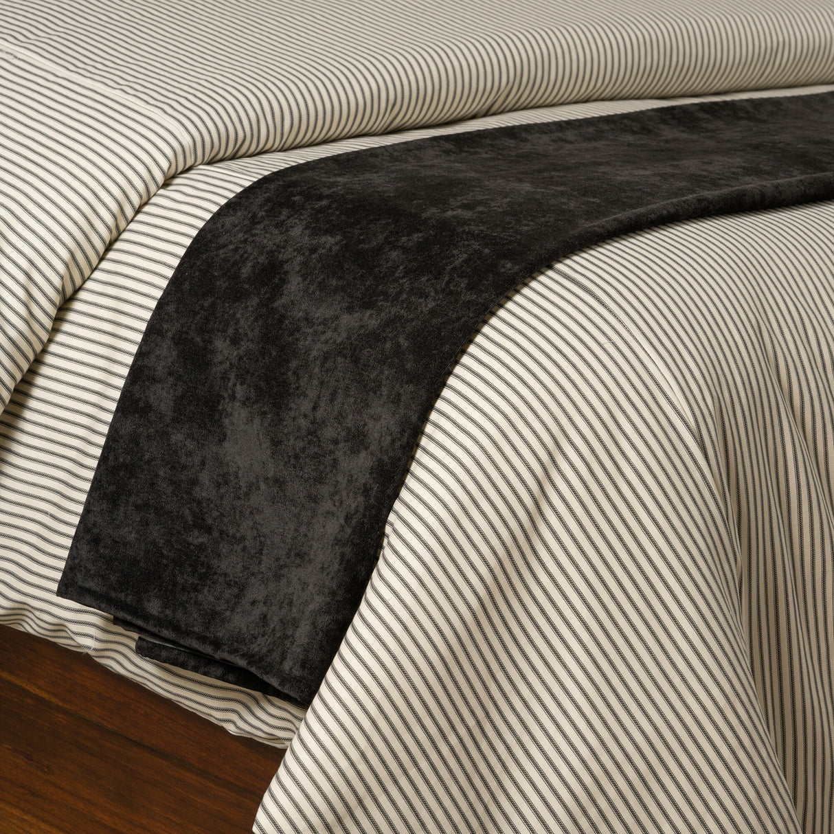 Ticking Stripe 11 Piece Supreme Set - QK1045600_SISO_IS3_OL