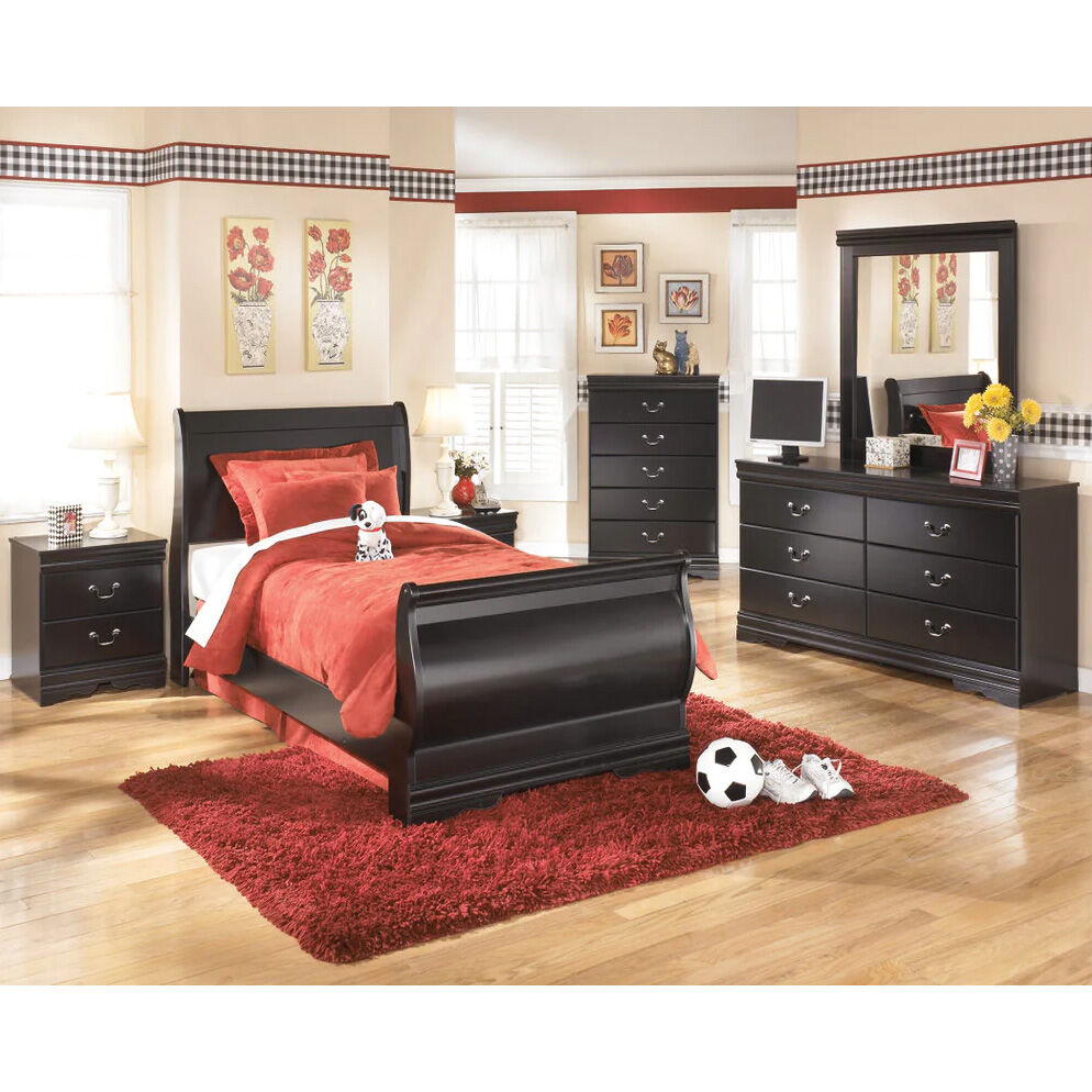 Huey Vineyard Sleigh Bed - QK1053633_ASHL_LF2_RM