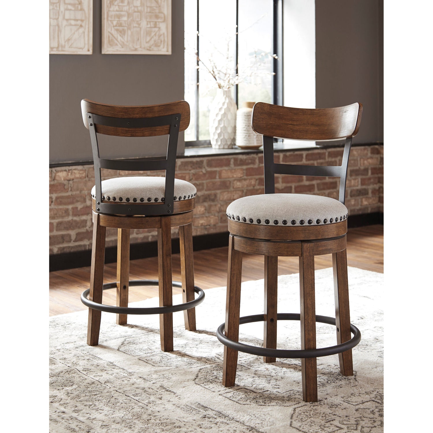 Valebeck Counter Stool - QK1055151_ASHL_LF1_RM