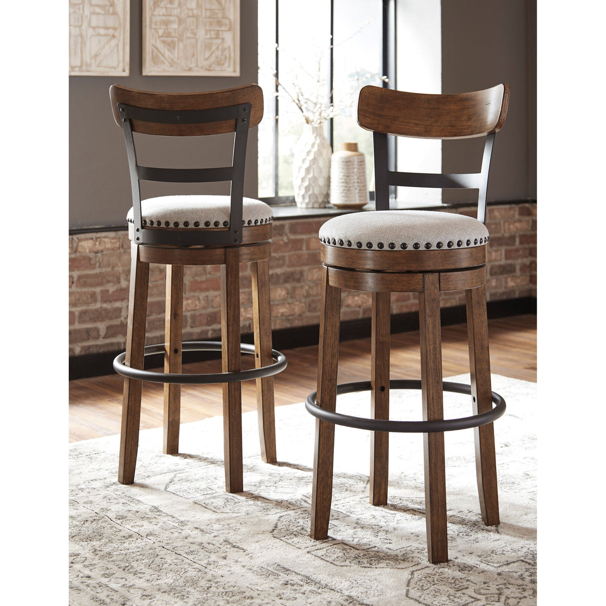 Valebeck Bar Stool - QK1055152_ASHL_LF1_RM