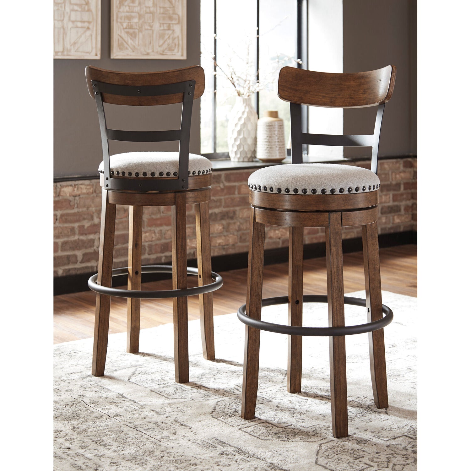 Valebeck Bar Stool - QK1055152_ASHL_LF1_RM