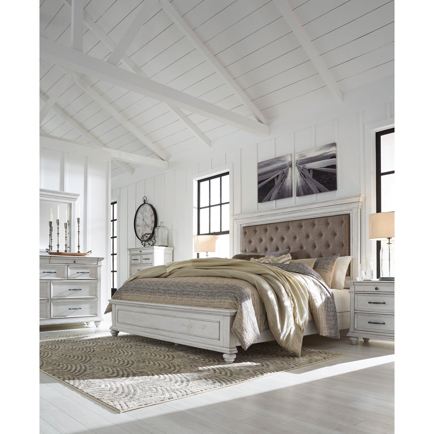 Kanwyn Upholstered Panel Bed - QK1057264_ASHL_LF1_RM