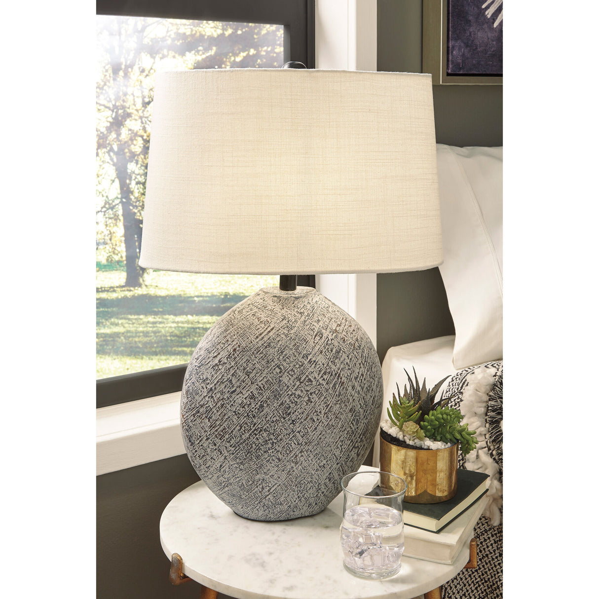 Harif Table Lamp - QK1059650_ASHL_LF1_RM