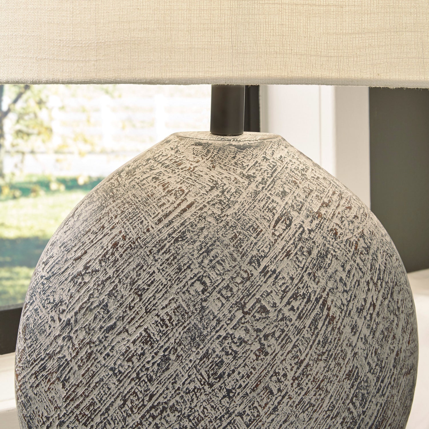 Harif Table Lamp - QK1059650_ASHL_SW1_SW