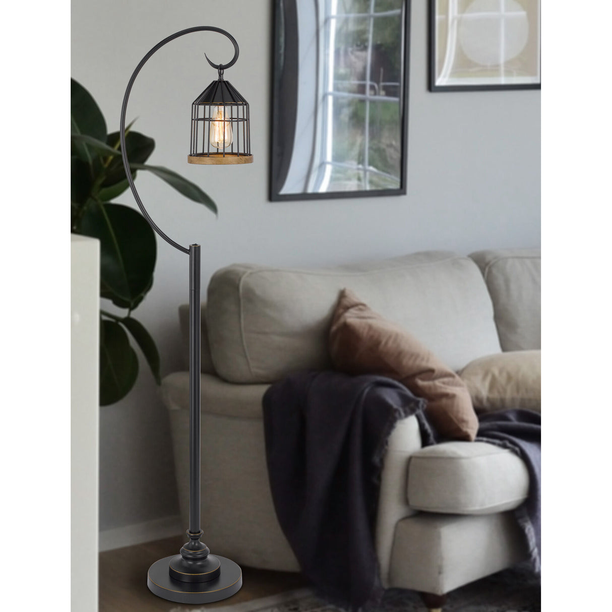 Valparaiso Floor Lamp - QK1062503_CALG_LF1_RM