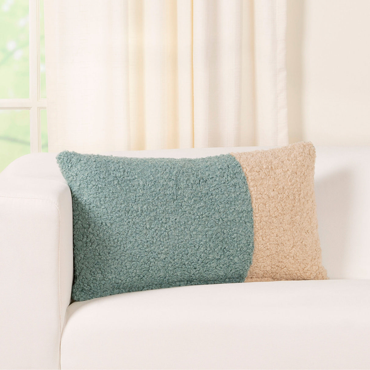 Tiffany 2 Patch Boucle Pillow - QK1082124_SISO_LF1_RM