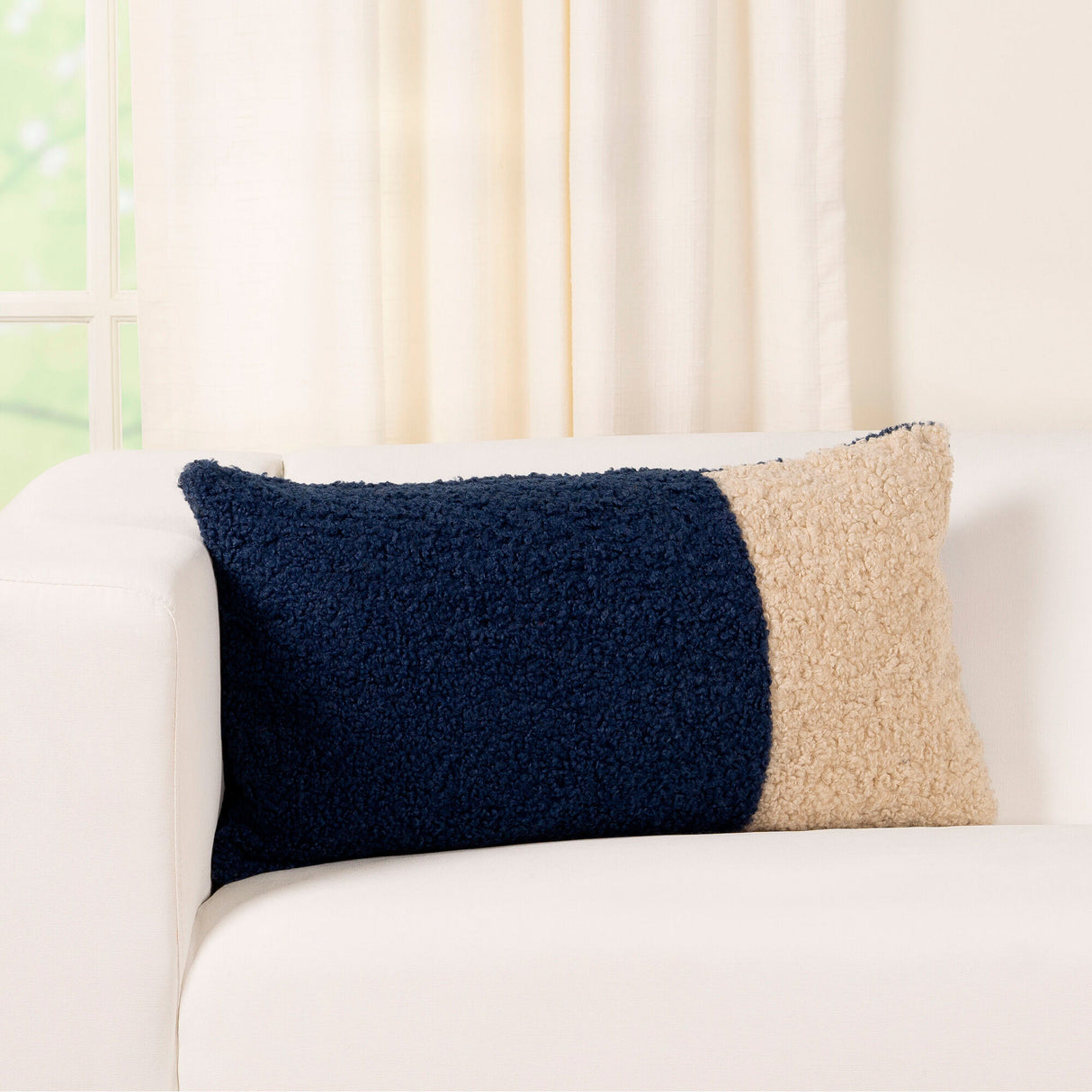 Tiffany 2 Patch Boucle Pillow - QK1082126_SISO_LF1_RM