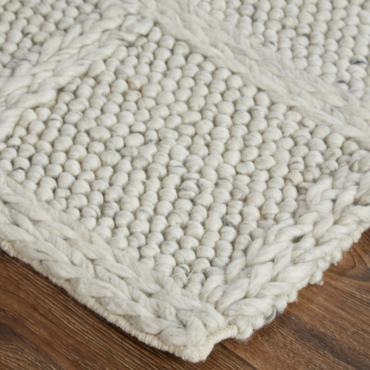Front left view of Berkeley Ivory 5x8 Rug