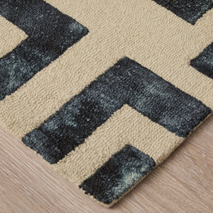 Front left view of Lorrain Noir 9x13 Rug