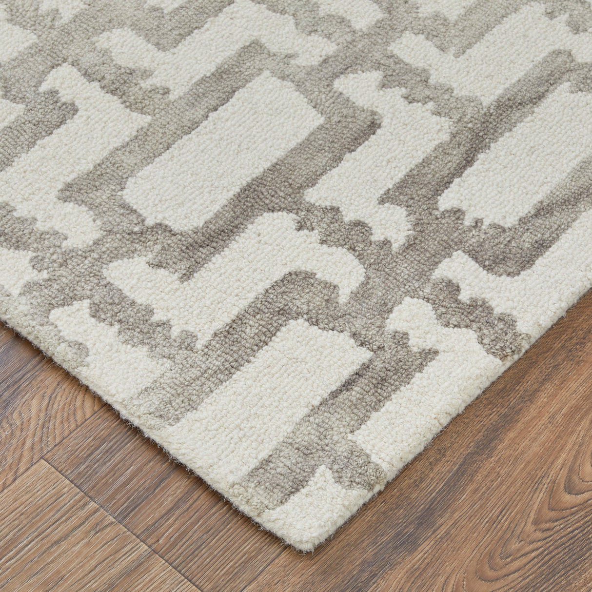 Front left view of Lorrain Gray 9x13 Rug