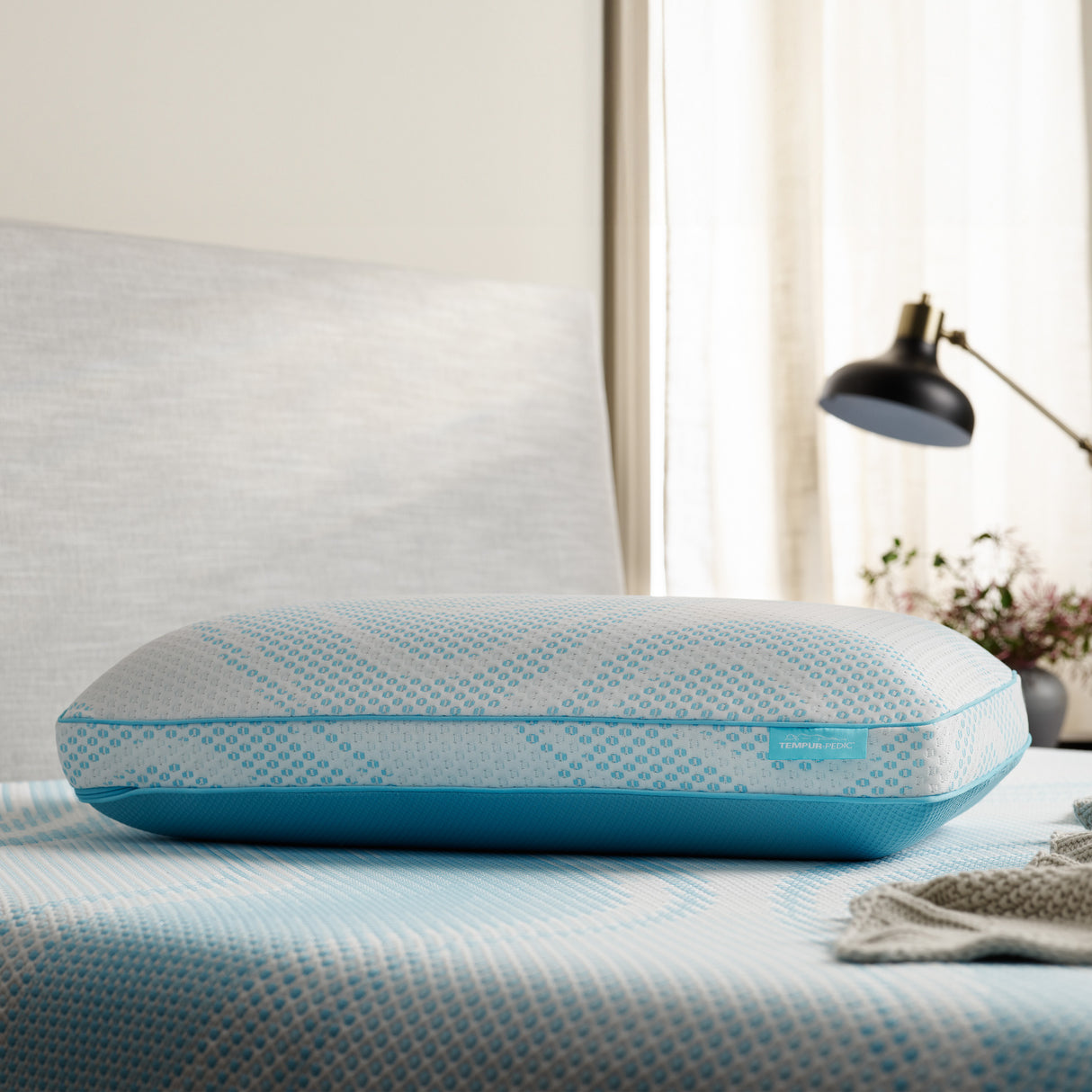 Tempur-Pedic Breeze ProHi 2 Pillow - QK1092526_TEMU_LF1_RM