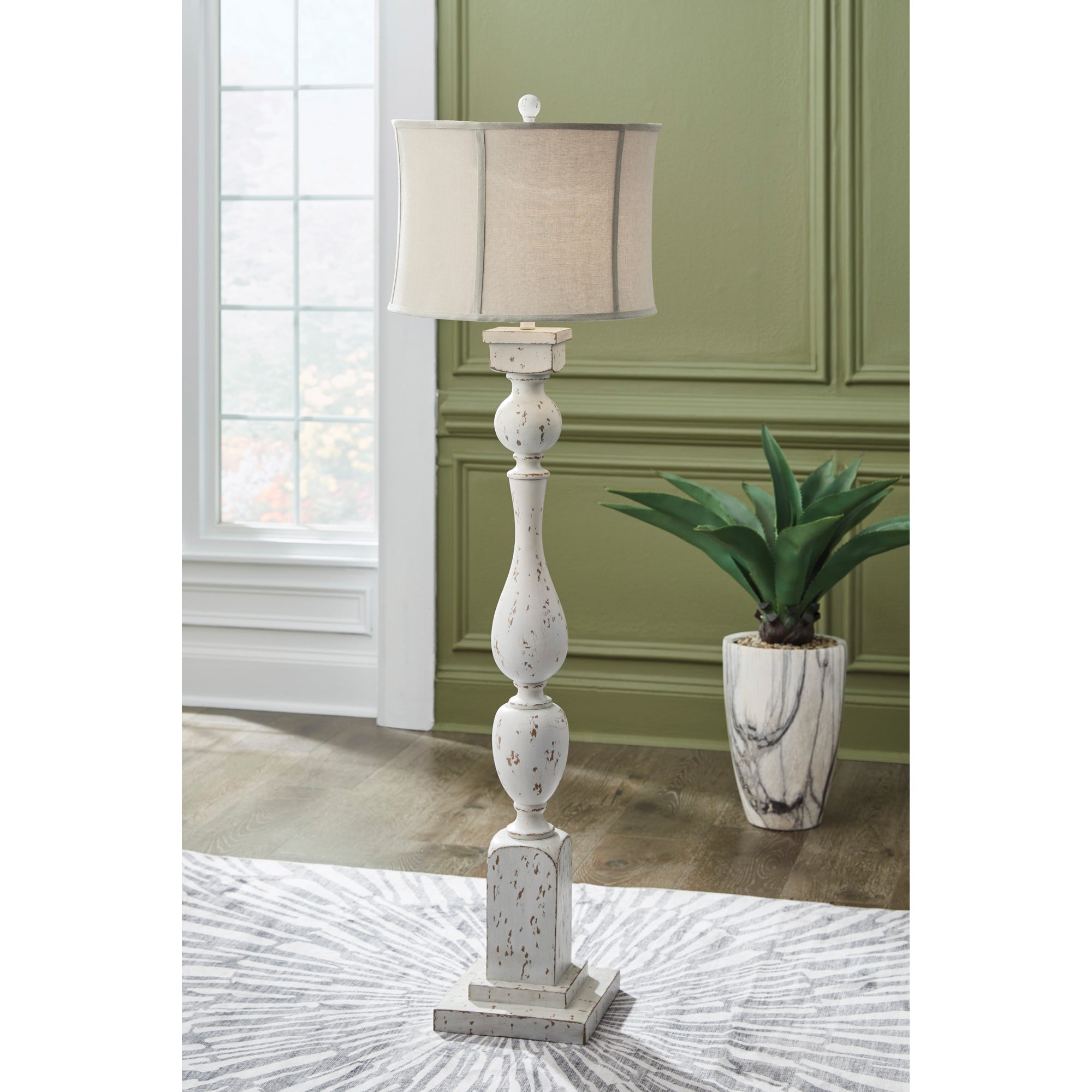 Ashley Furniture Madsbrook Floor Lamp - Thumbnail 3