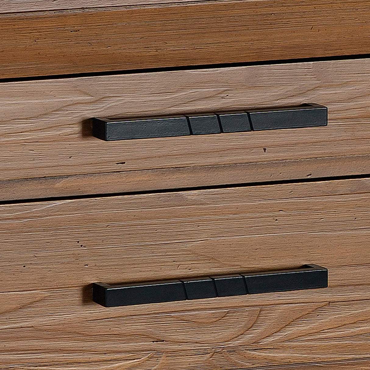 Detail view of Black Diamond Casual Honey Chest