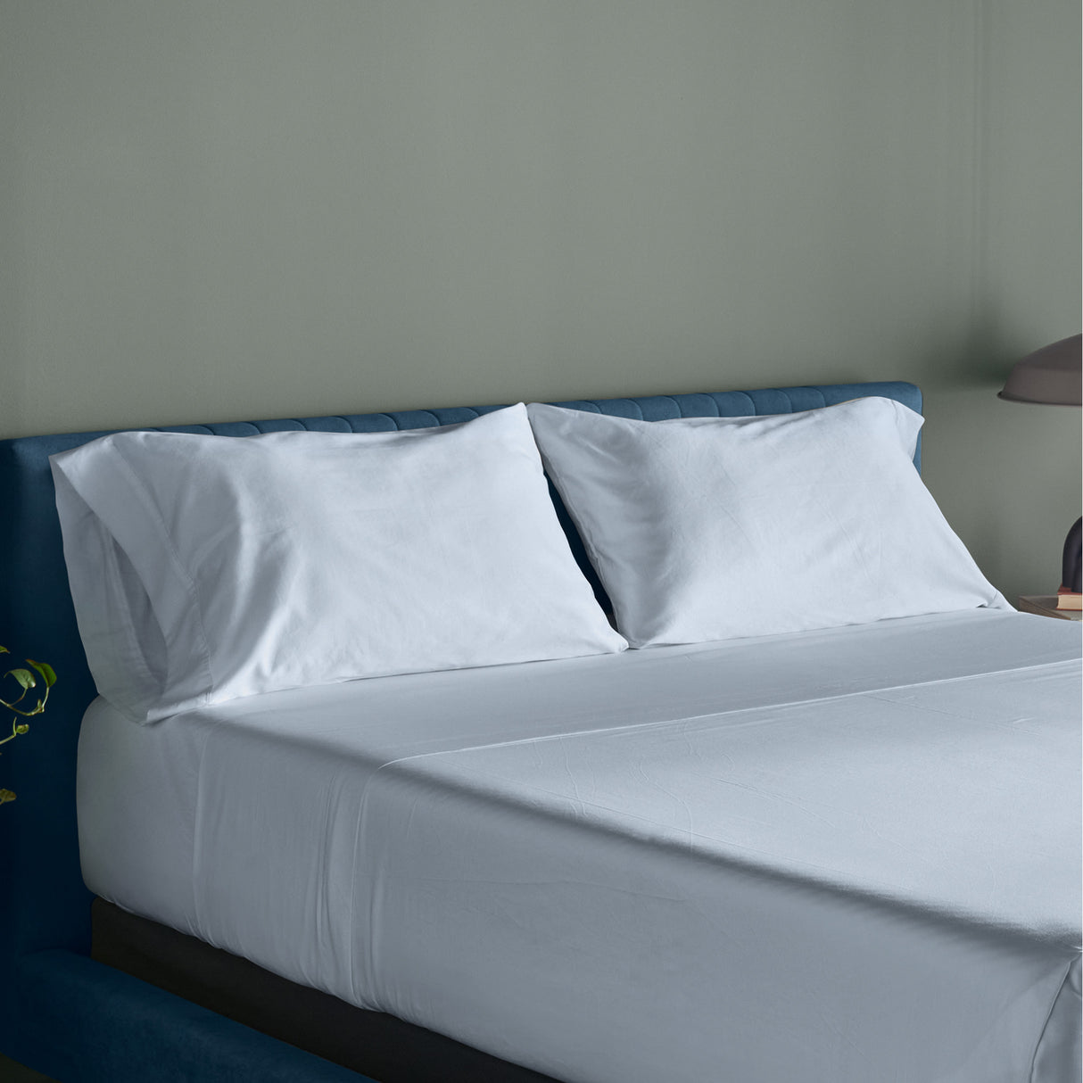Room setting 2 featuring Tempur-Adapt Blue Queen Luxe Egyptian Cotton Pillowcases