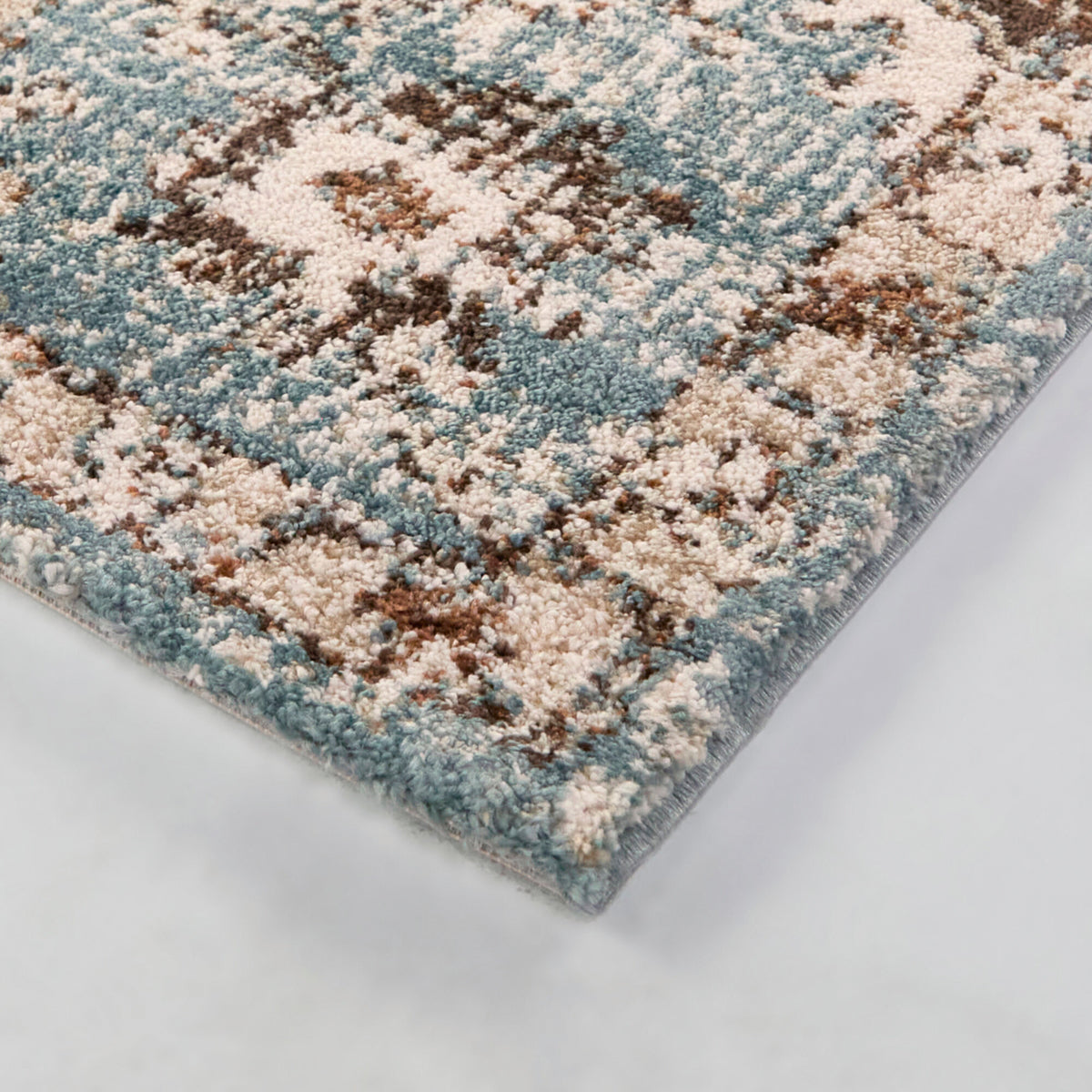 Front right view of Annan Blue 8x10 Rug
