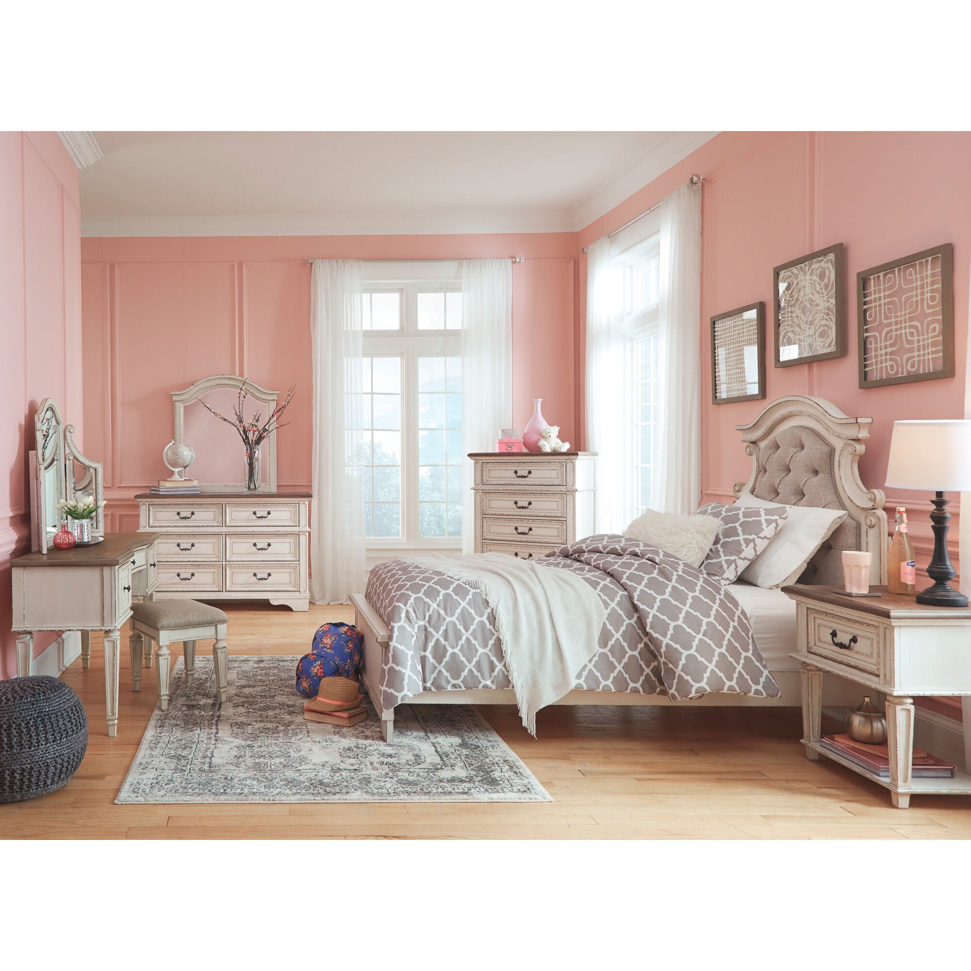 Realyn Nightstand – Slumberland