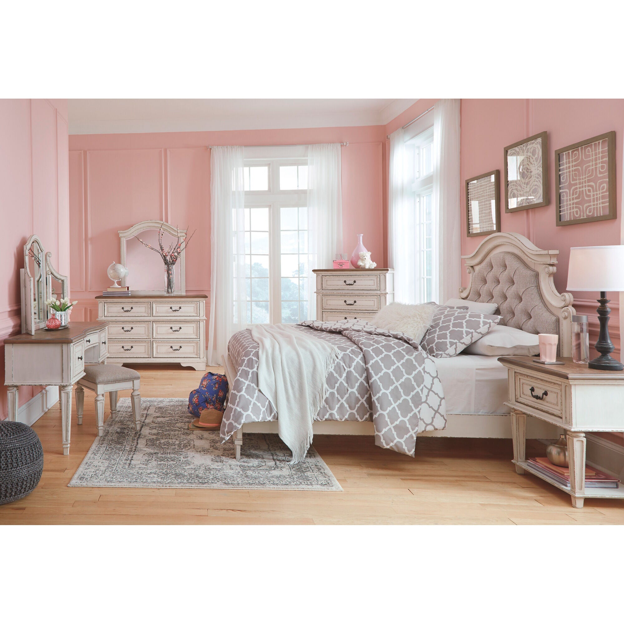 Realyn Nightstand – Slumberland