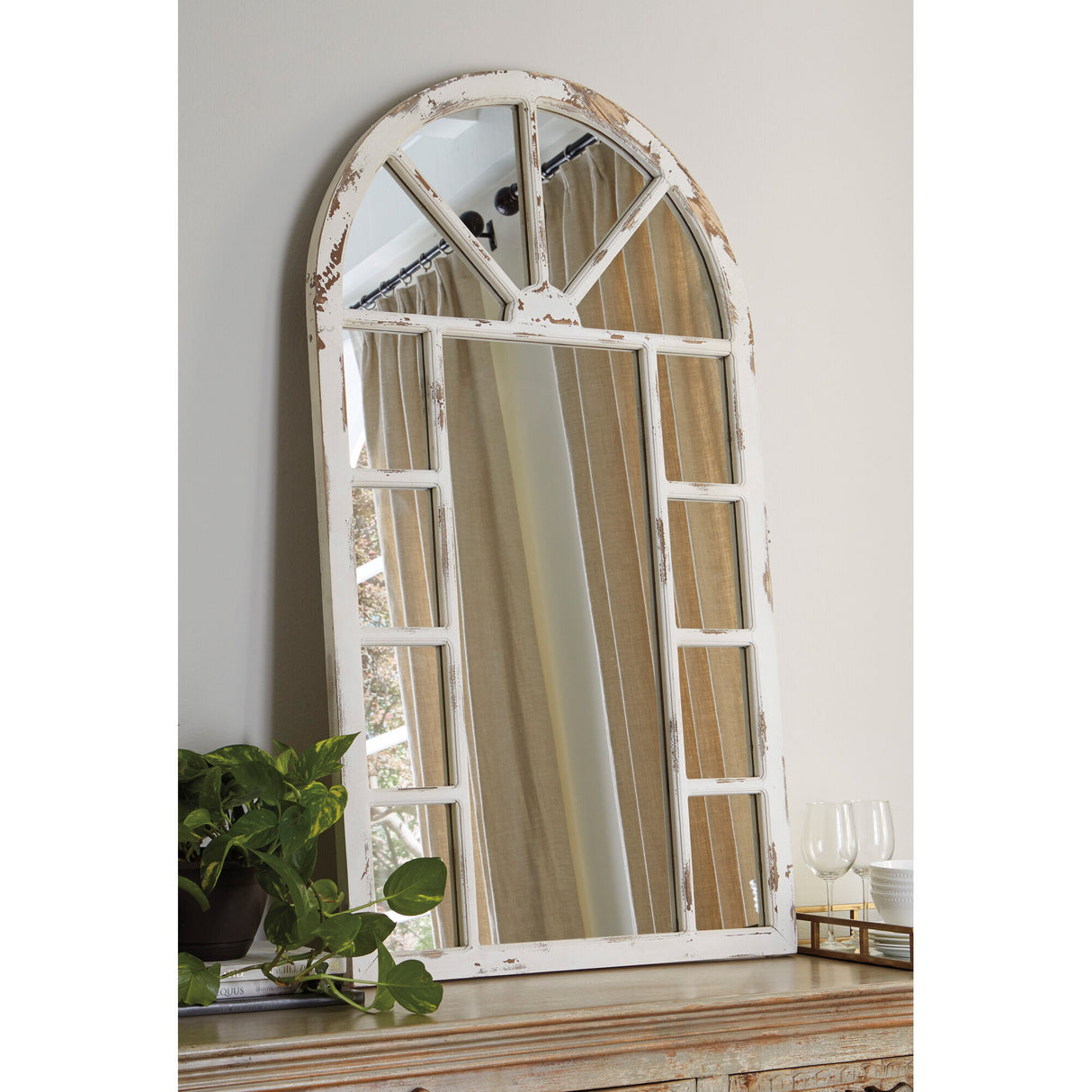 Divakar Accent Mirror - QK1013781_ASHL_LF1_RM