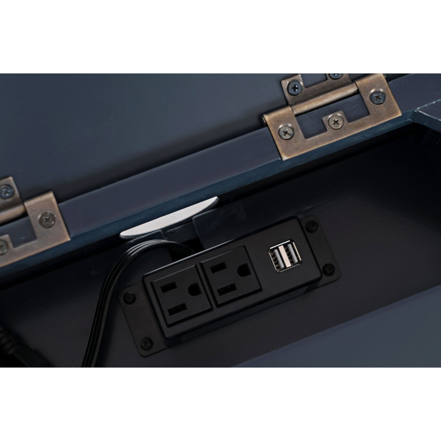 Chilton Chairside Table - QK1017381_JOFR_IS5_OL