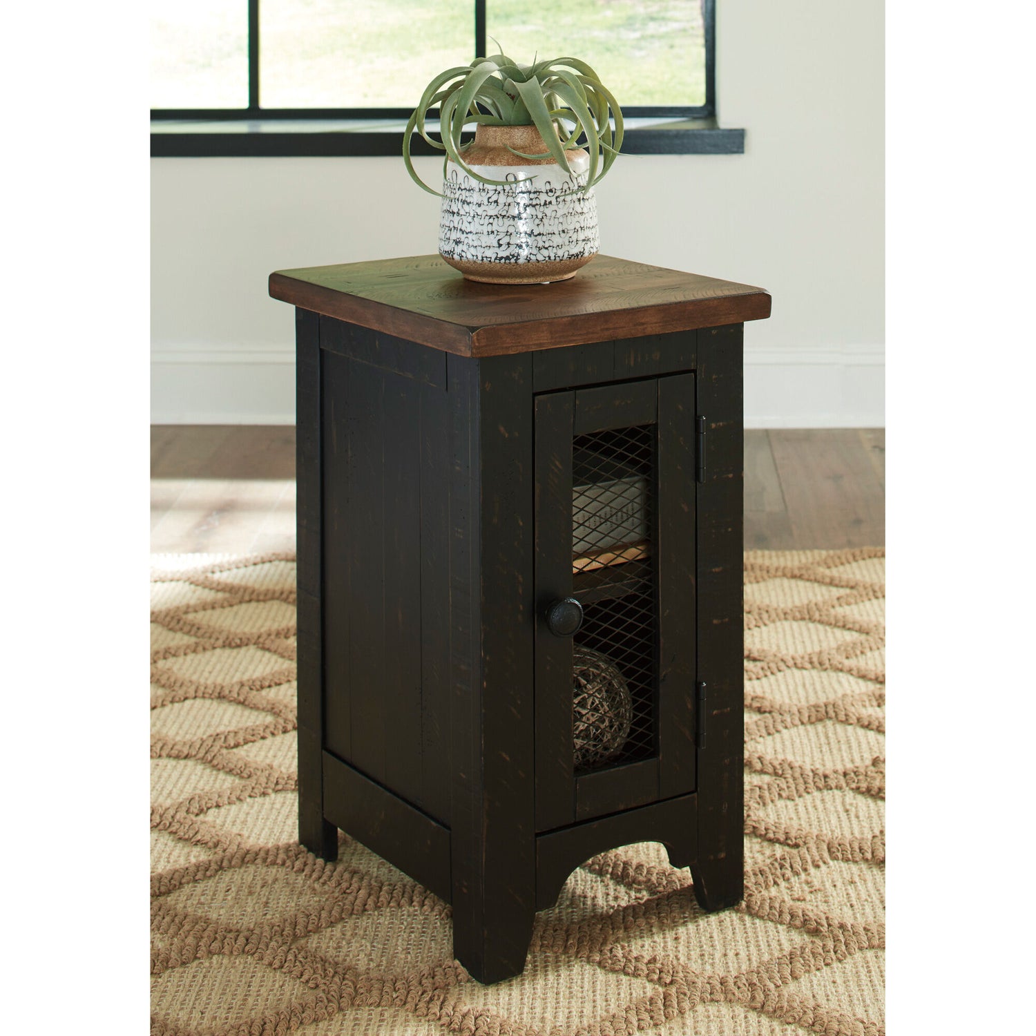 Valebeck Chairside Table - QK1026439_ASHL_LF1_RM