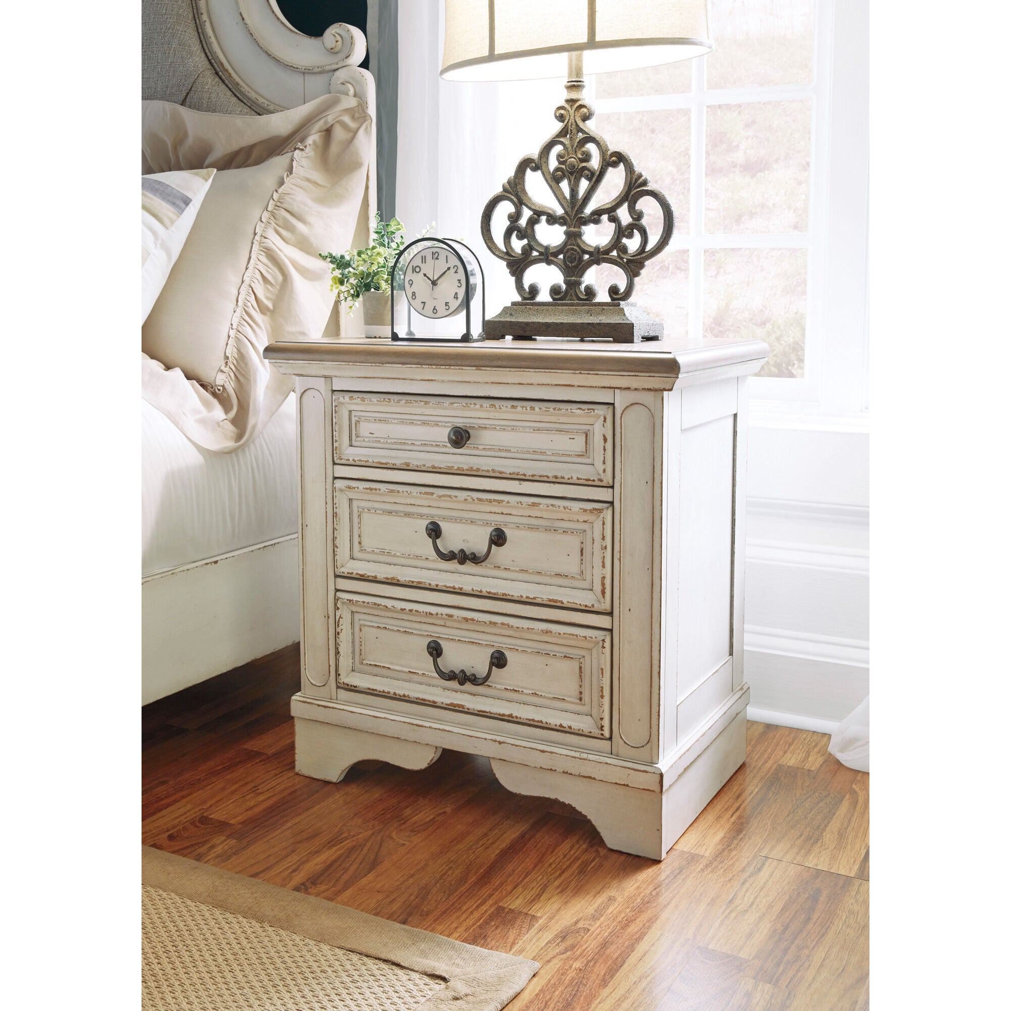 Realyn 3 Drawer Nightstand – Slumberland