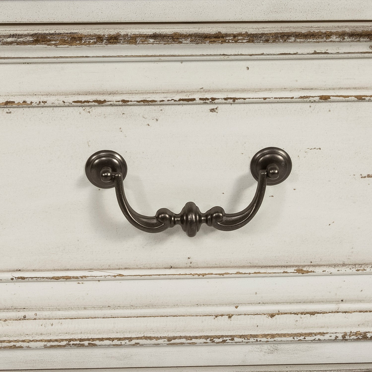 Magnolia Manor 3 Drawer Nightstand - QK1033279_LIBF_SW1_SW