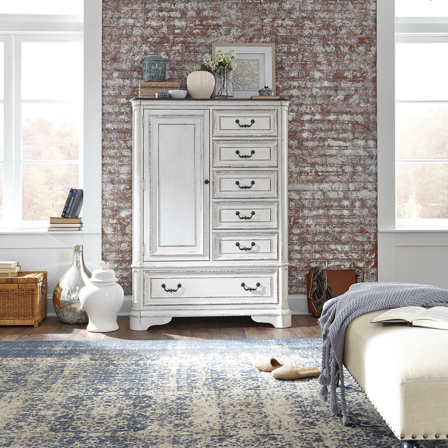 Magnolia Manor Master Chest - QK1033281_LIBF_LF1_RM