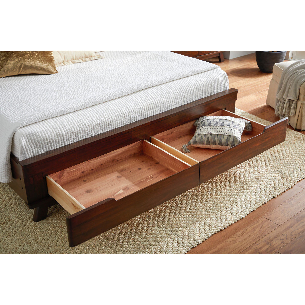 Sahara Storage Bed - QK1054098_NAPA_IS2_OL