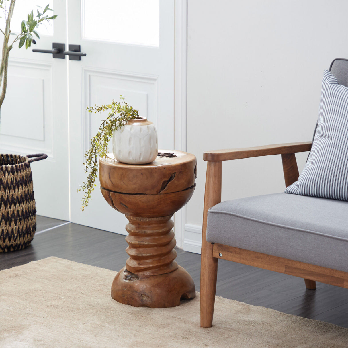 Everts Rustic Stool - QK1054551_UMAE_LF1_RM