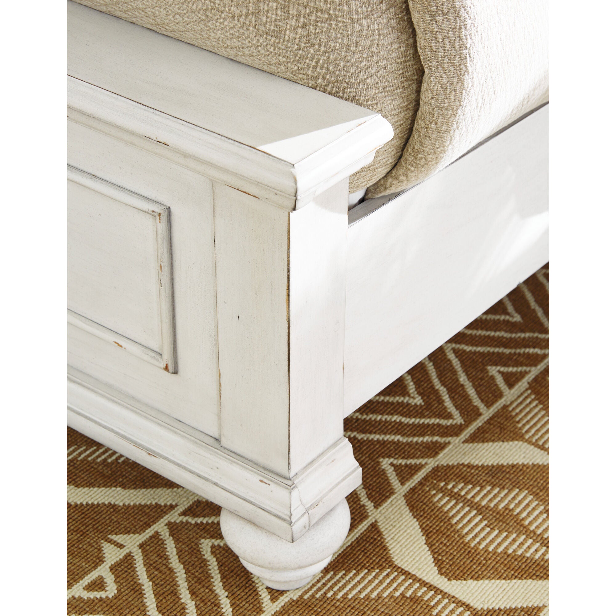 Kanwyn Panel Bed – Slumberland