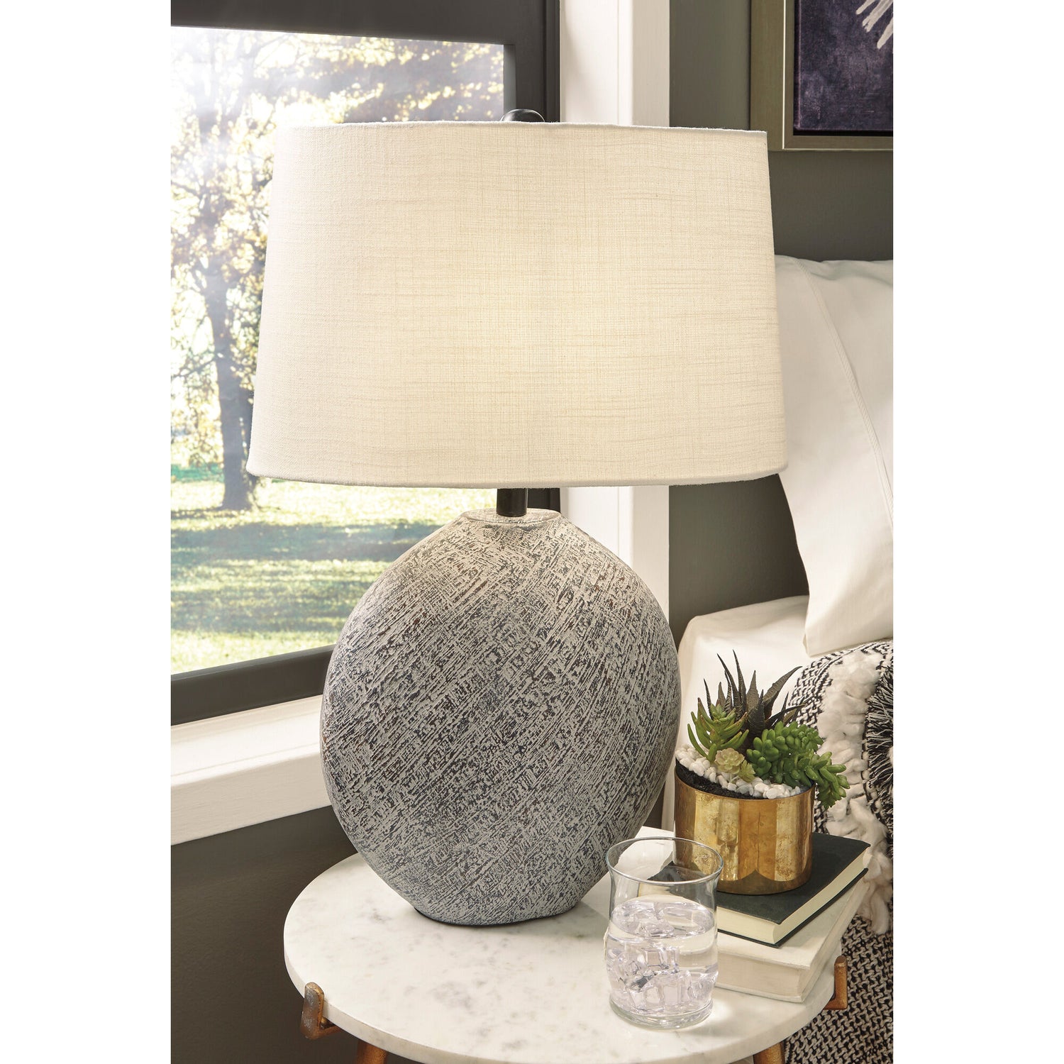 Harif Table Lamp - QK1059650_ASHL_LF1_RM