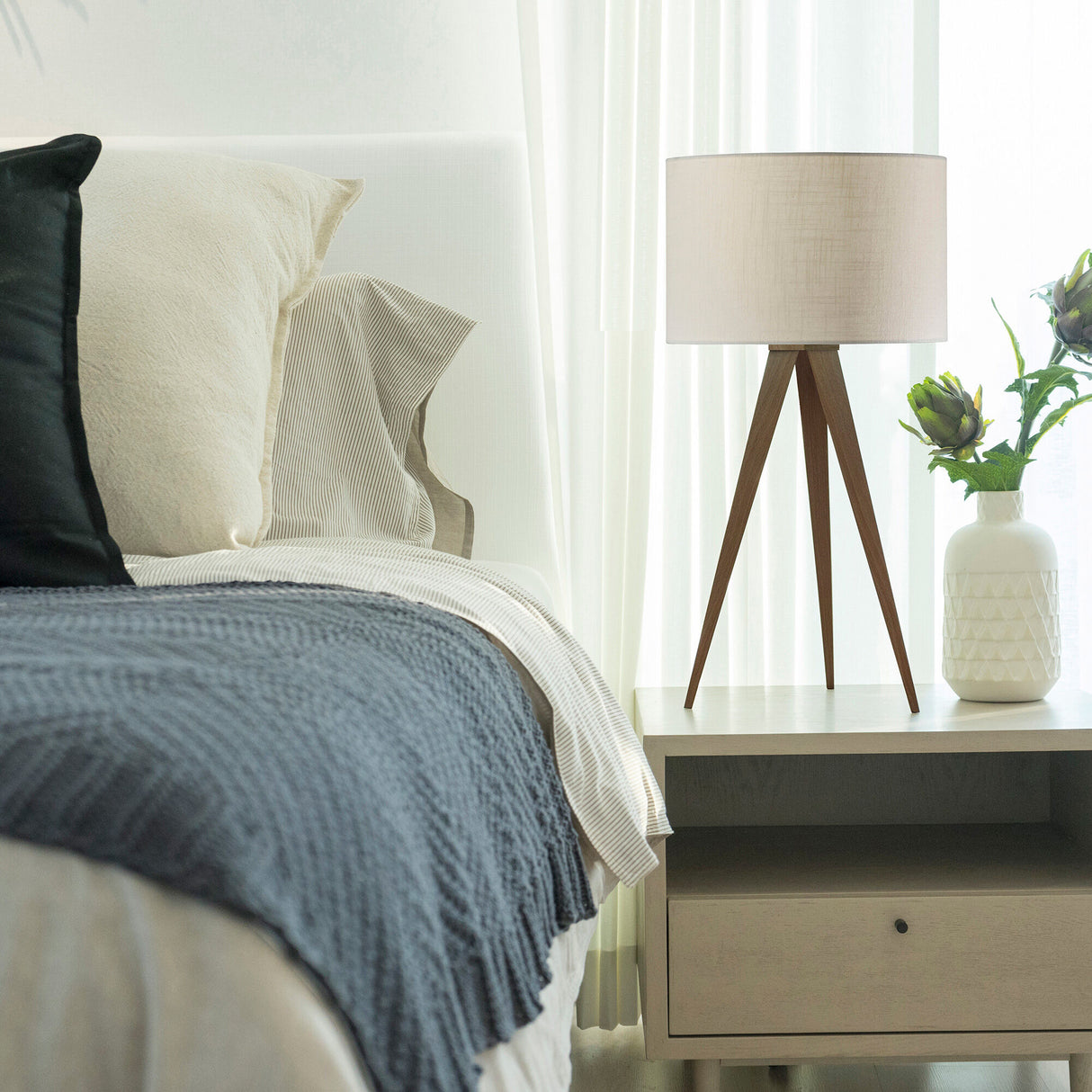 Director Table Lamp - QK1060212_ADES_LF1_RM
