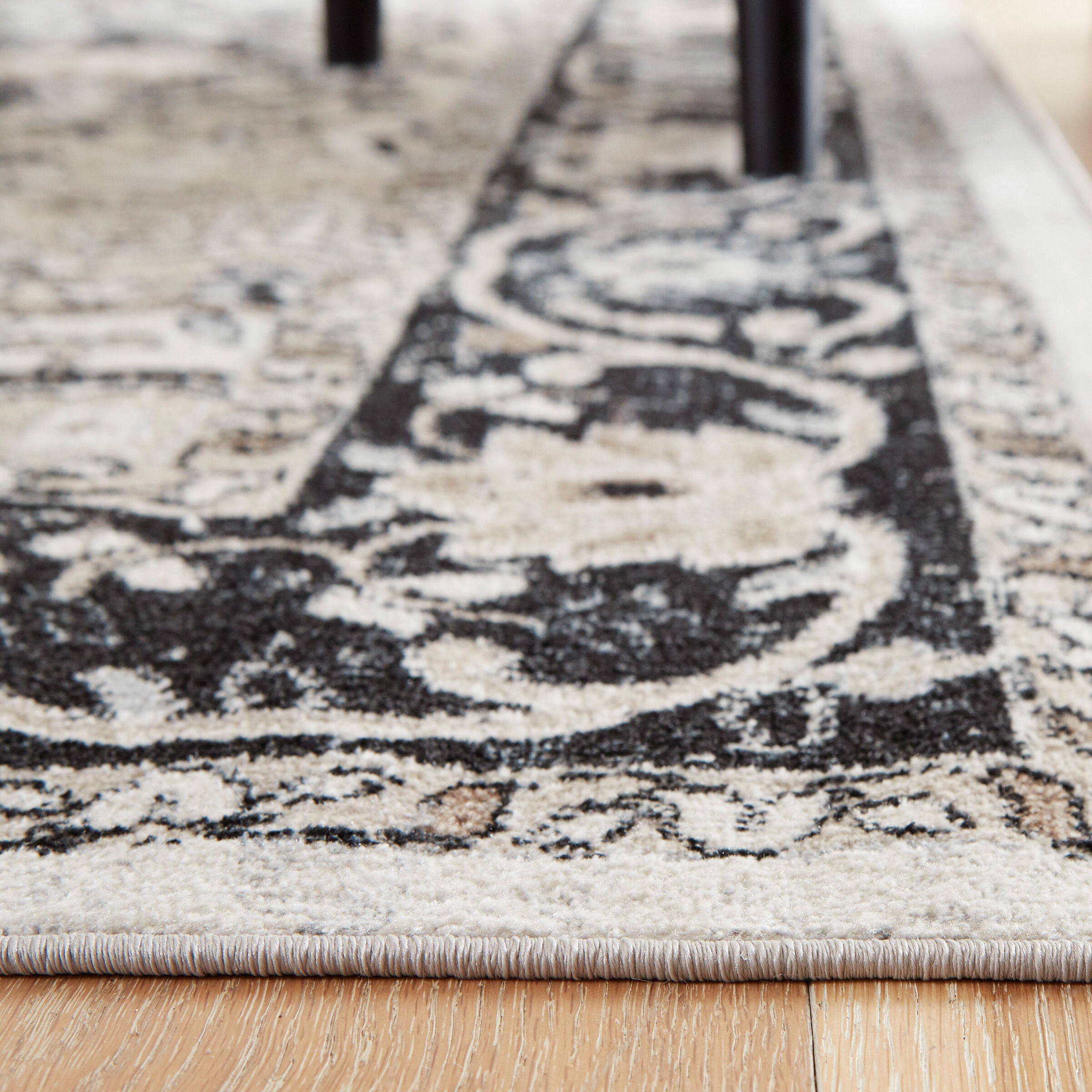 Gregmoore Black Rug – Slumberland