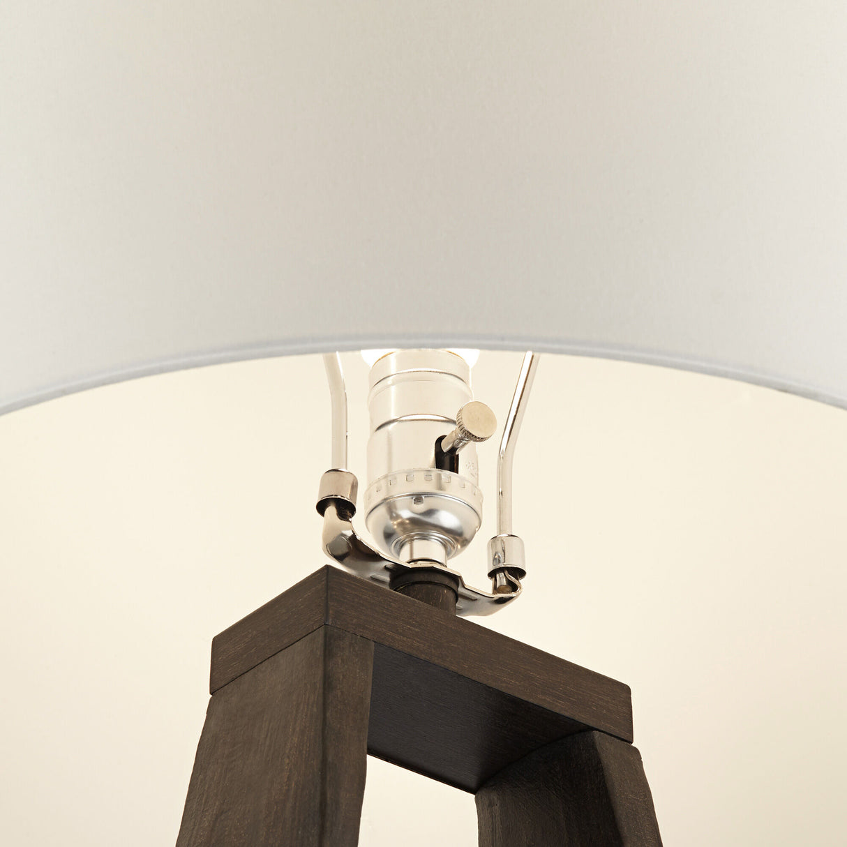 Woodwork Table Lamp - QK1087092_PCLC_IS3_OL