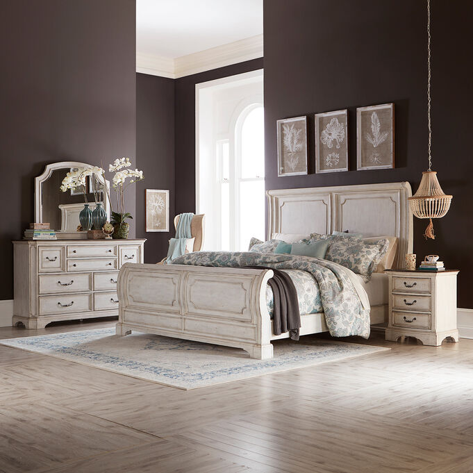 Liberty Furniture | Abbey Road White Queen 4 Piece Sleigh Bed Package